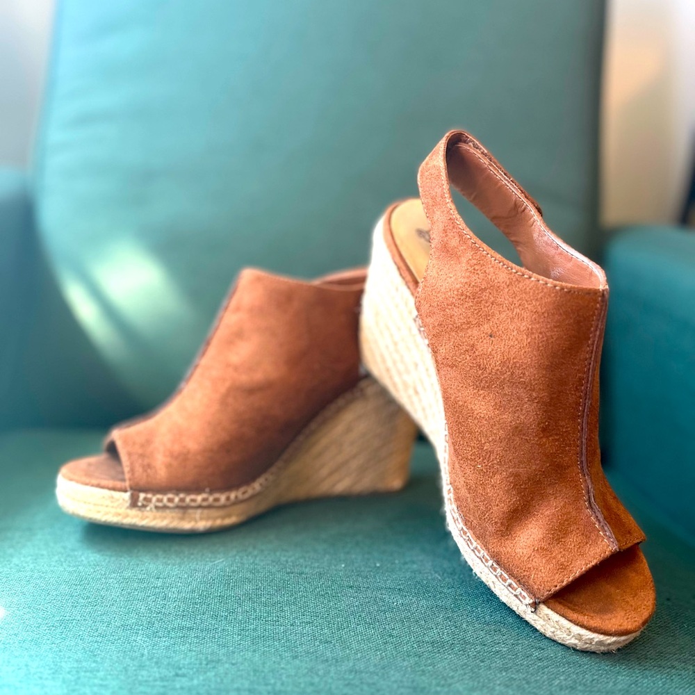 Wedge Sandal ▪️ Tan Faux Suede ▪️ Size 8